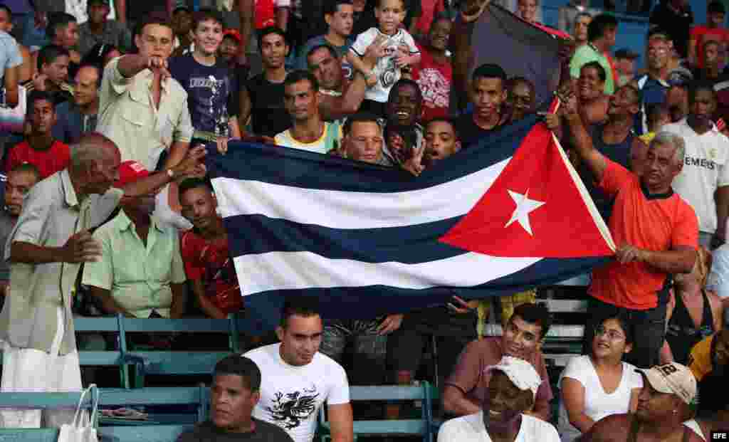 La Dirección Nacional de Béisbol prohibió "la música generada por congas, orquestas y otros instrumentos musicales como trompetas".